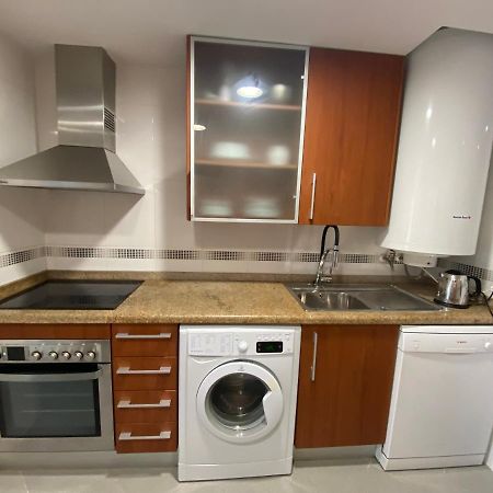 Elegant 2-Bedroom Apartment In Benidorm With Private Pool And Scenic Garden Views كالا دي فينيسترات المظهر الخارجي الصورة