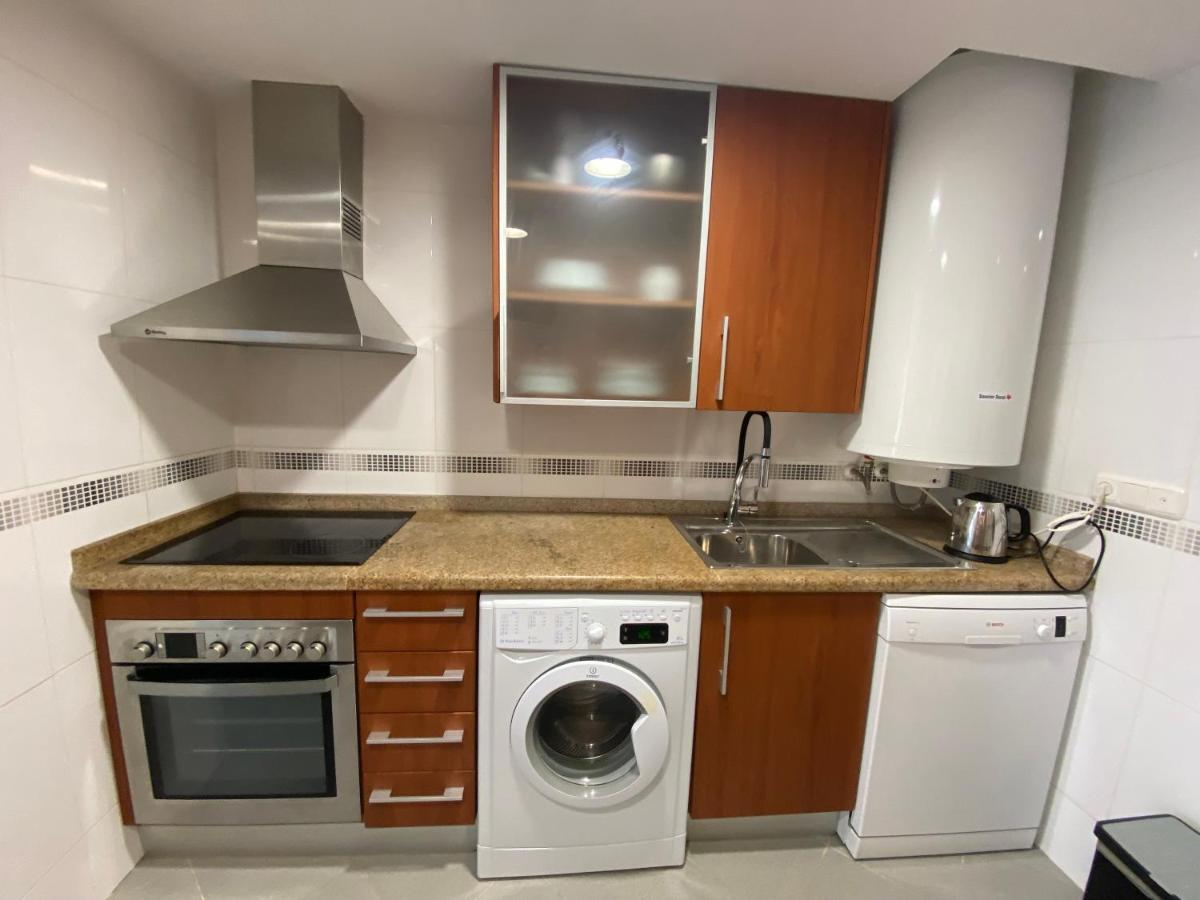 Elegant 2-Bedroom Apartment In Benidorm With Private Pool And Scenic Garden Views كالا دي فينيسترات المظهر الخارجي الصورة