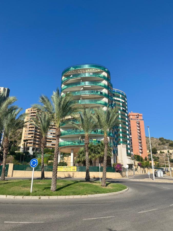 Elegant 2-Bedroom Apartment In Benidorm With Private Pool And Scenic Garden Views كالا دي فينيسترات المظهر الخارجي الصورة