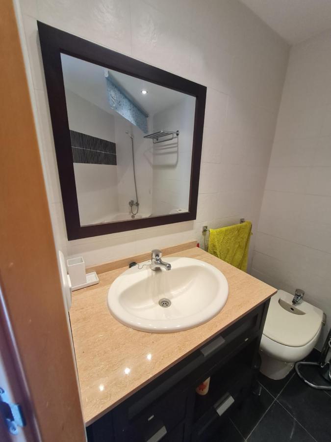 Elegant 2-Bedroom Apartment In Benidorm With Private Pool And Scenic Garden Views كالا دي فينيسترات المظهر الخارجي الصورة